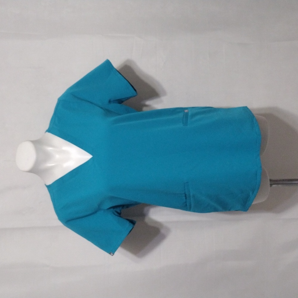 FIGS Casma Three-Pocket Scrub Top Medium Medical Uniform Healthcare Professional